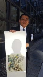 2018年经合组织副秘书长河野正道收藏画家何颖作品